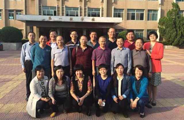 炼制84在东营校区合影留念