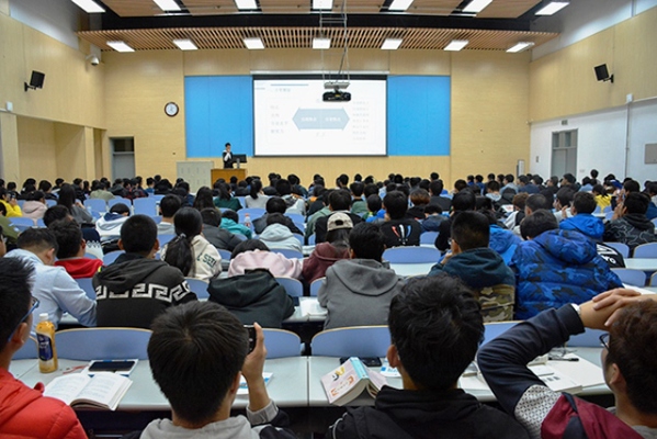 刘乃铭进行经验分享 郝瑞摄影 刘乃铭进行经验分享 郝瑞摄影