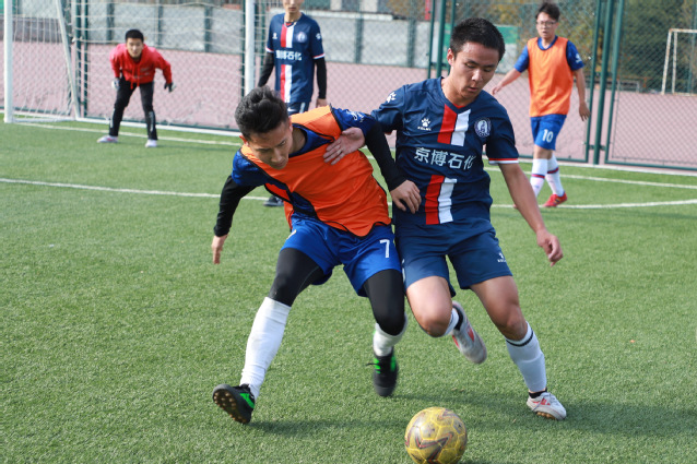 男足拼抢 男足拼抢