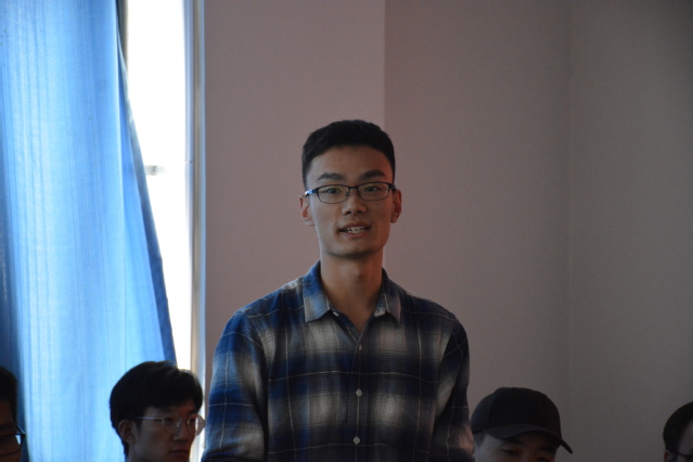 员工代表发言 苏淑仪摄影 员工代表发言 苏淑仪摄影