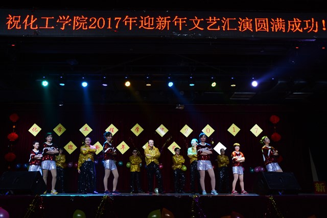 重质油《火火的大草原》 李博一摄影