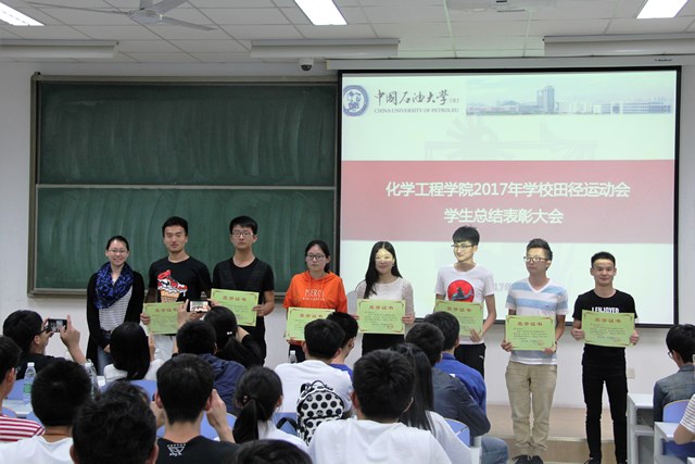 为春训先进个人颁奖 湛文健摄 为春训先进个人颁奖 湛文健摄