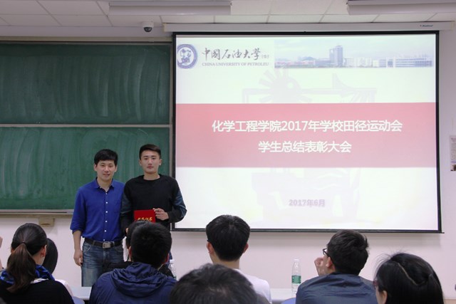 为教练员颁奖 湛文健摄 为教练员颁奖 湛文健摄