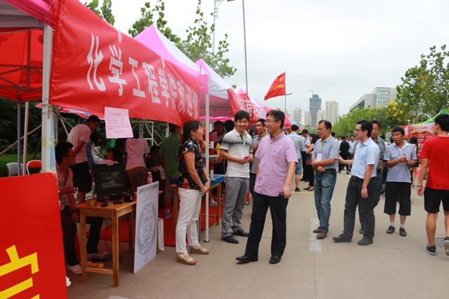 杨朝合经理在迎新现场