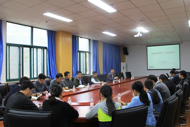 座谈会现场 魏孟吉摄影