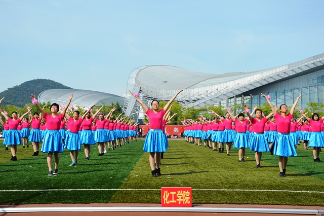 教职工舞蹈  魏孟吉摄影