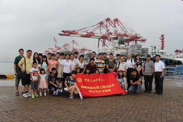 参观青岛前湾港