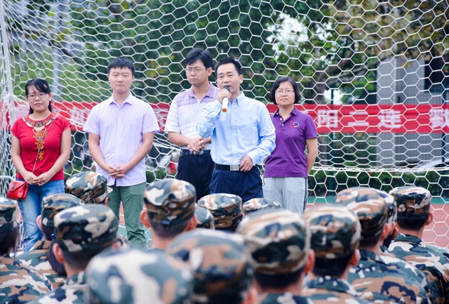 左海强老师代表新生班主任致辞 李博一摄影