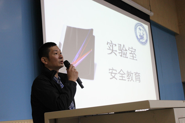 路帅老师正在做培训 孙银海摄影 路帅老师正在做培训 孙银海摄影