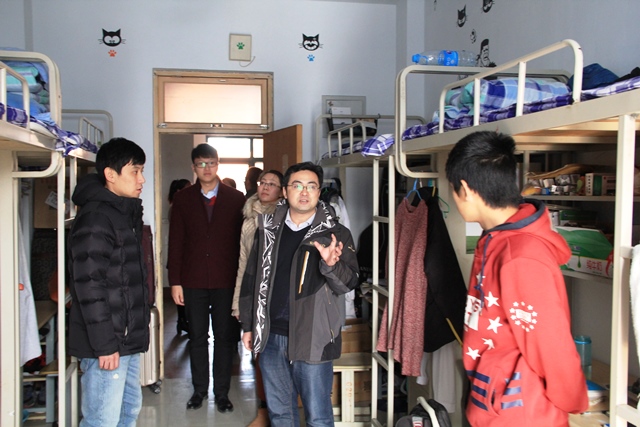 威廉希尔官网党委副书记王迅提出整改意见 魏孟吉摄影