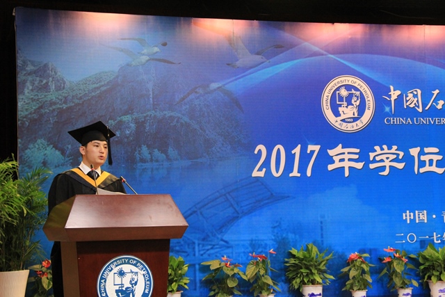 本科生代表赵绍磊发言 魏孟吉摄影