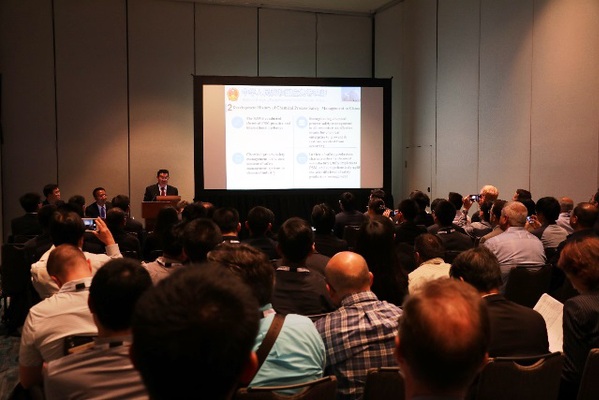 赵东风教授主持应急管理部党组成员、总工程师王浩水作会场报告