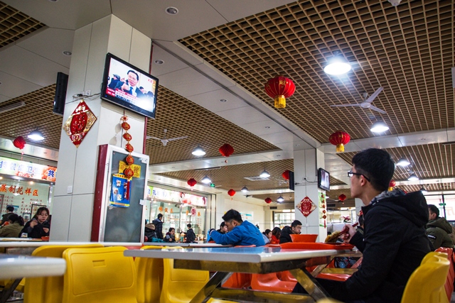 唐岛湾餐厅看两会 张嘉奇摄影