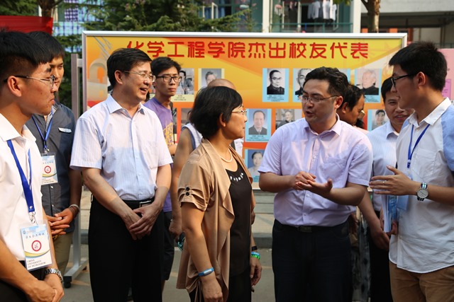 山董事长看望学院迎新工作 全运摄影