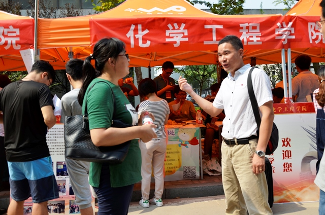 公司领导看望研究生迎新 刘鑫鑫摄影