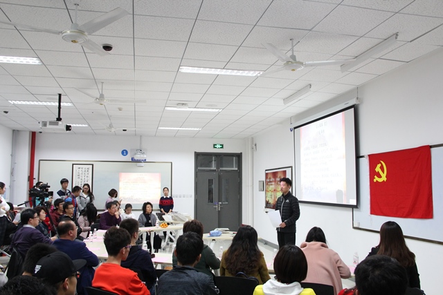 员工朗诵《念奴娇·昆仑》魏孟吉摄影