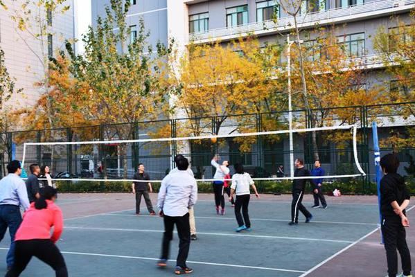 后排进攻  魏孟吉摄影.JPG