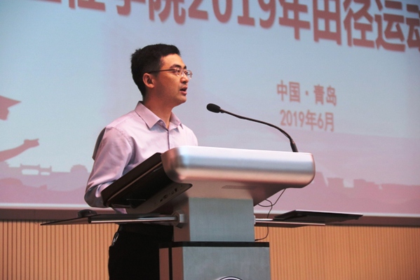 威廉希尔官网党委副书记王迅汇报体育工作 吕巧钰摄