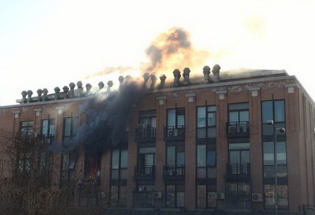  ▲2015年12月18日上午，发生在清华大学威廉希尔官网何添楼的火灾爆炸事故，造成一名实验人员死亡。