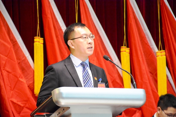 校团委副书记石国卿致辞 李博一摄影 校团委副书记石国卿致辞 李博一摄影