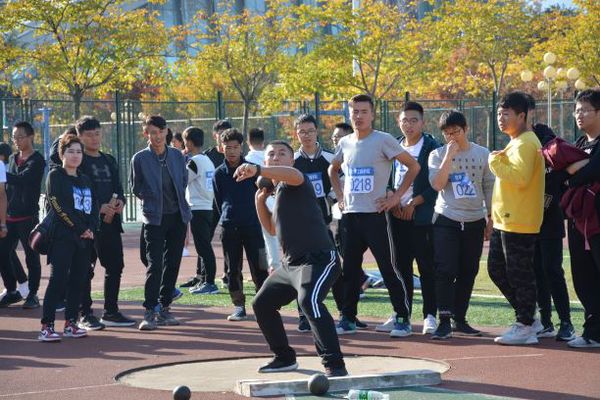 男子铅球 魏薇摄影