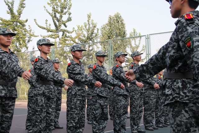 整齐划一 整齐划一