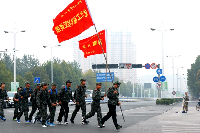 行军拉练 行军拉练