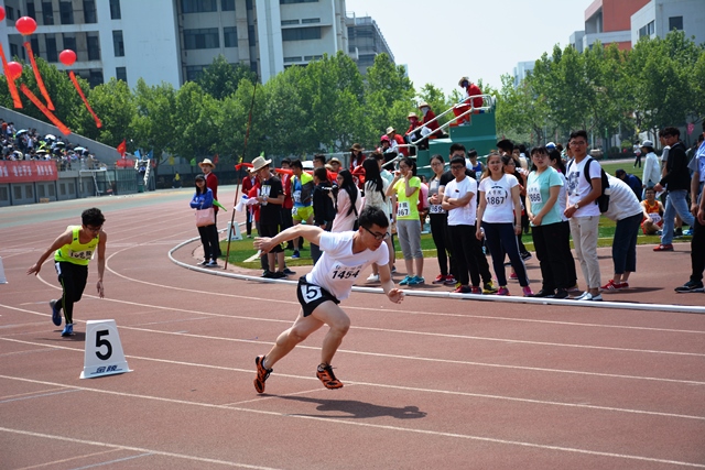 起跑 魏孟吉摄影