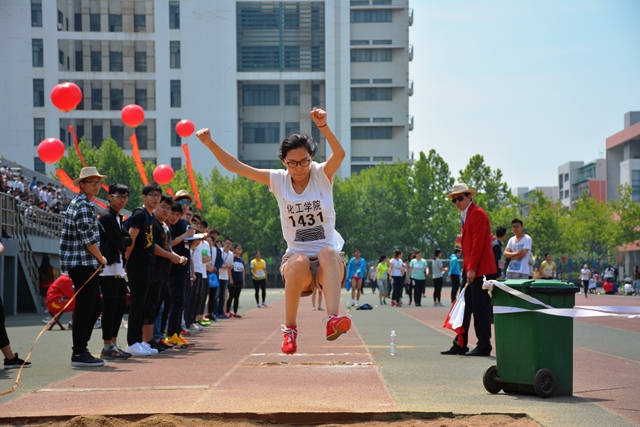跳远 魏孟吉摄影