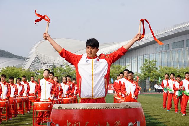 威风锣鼓队表演 李佳璇摄影