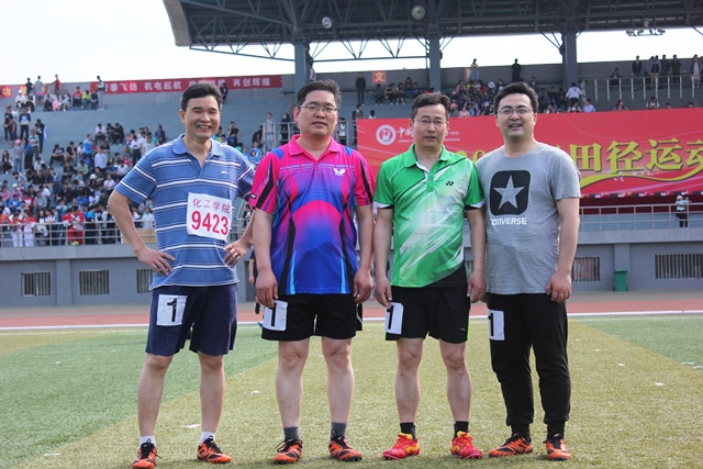 二级领导干部接力合影  丁玲摄影