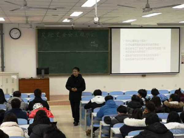 孟亦飞老师做安全教育