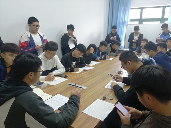 公司2018级年级工作组召开班长工作例会  高昶