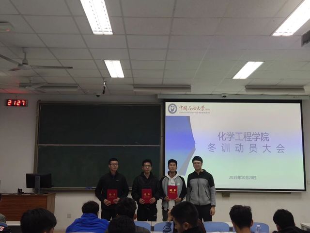 聘请高水平运动员为教练